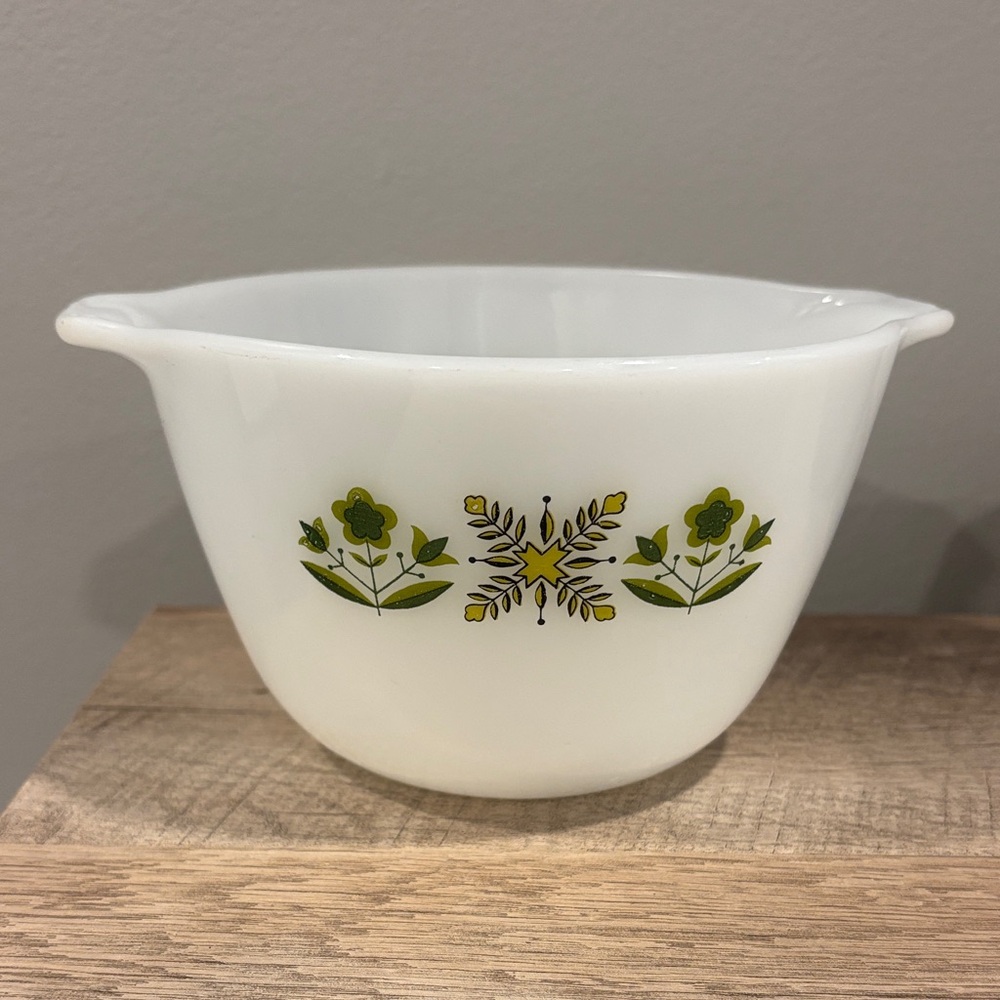 Vintage Anchor Hocking Fire King Milk Glass Bowl - Picture 2 of 6